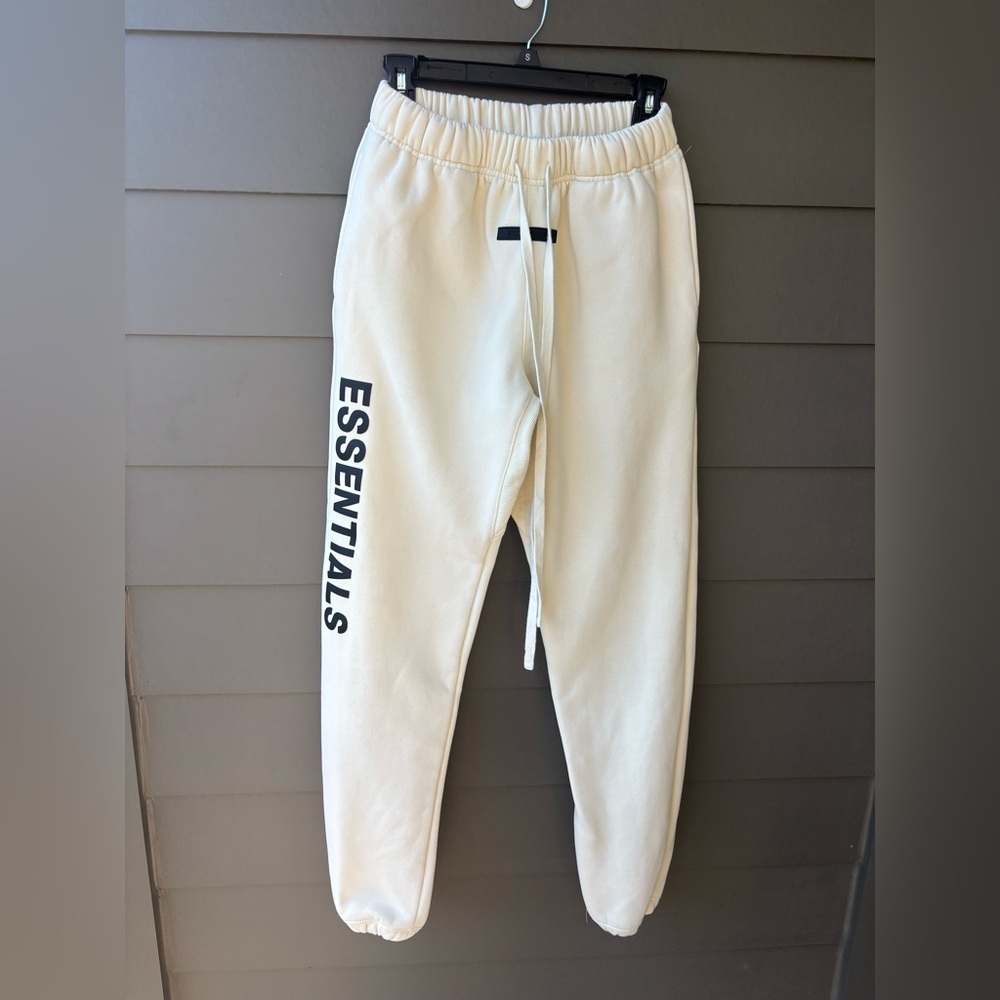 Essentials Sweatpants | L